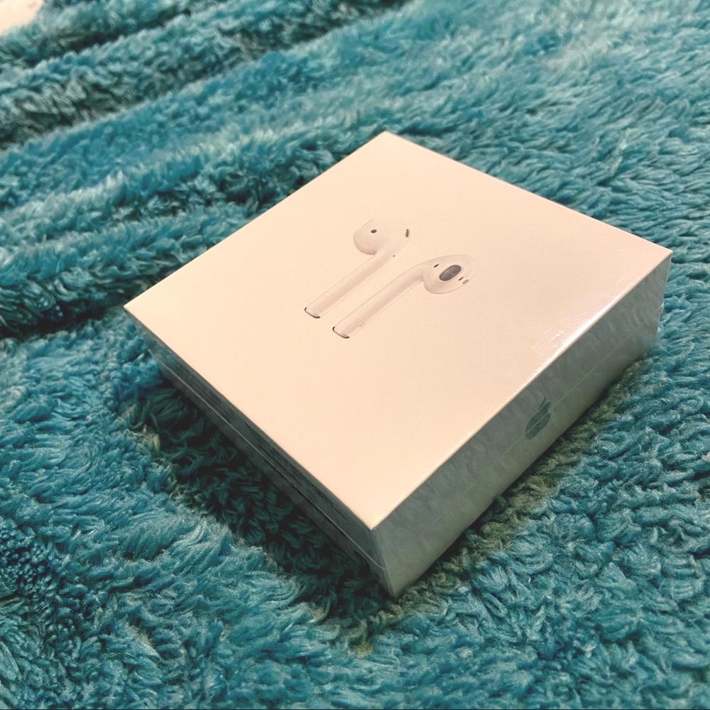 Apple Airpods with charging case (2nd gen)